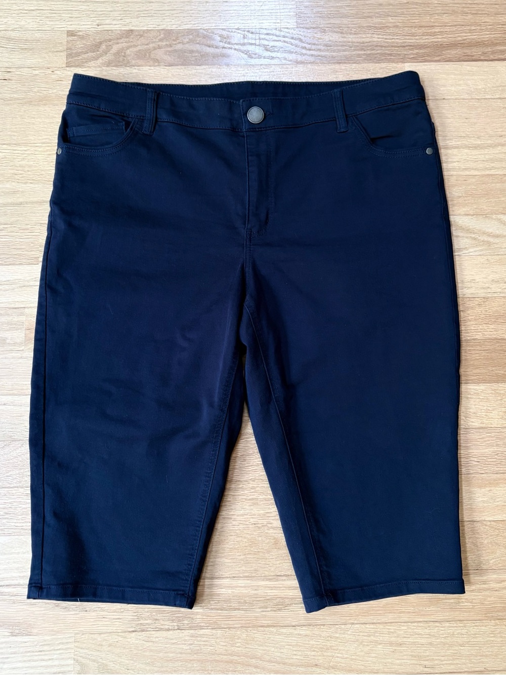 CJ Banks Navy Blue Bermuda Shorts Size 16W in Excellent Condition - Picture 1 of 7